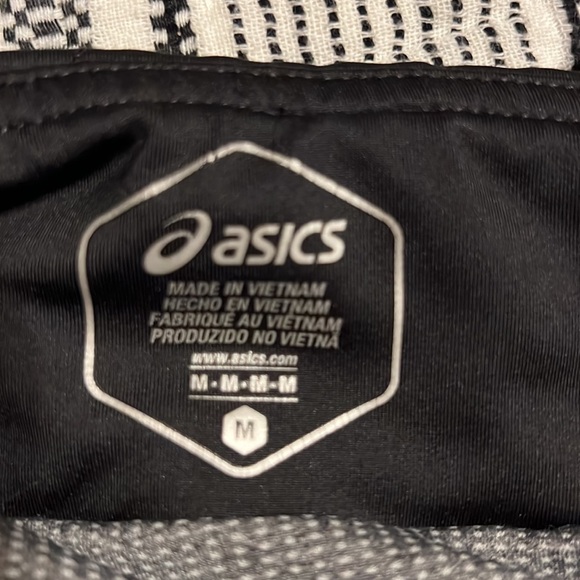 ASICS shorts. - Picture 4 of 4